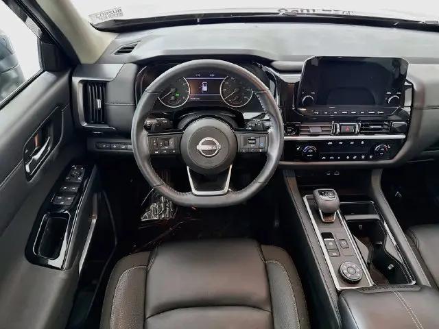 2025 Nissan Pathfinder SL 4WD