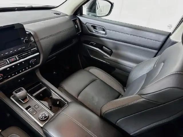 2025 Nissan Pathfinder SL 4WD