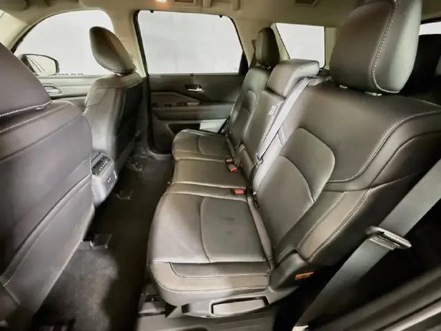 2025 Nissan Pathfinder SL 4WD
