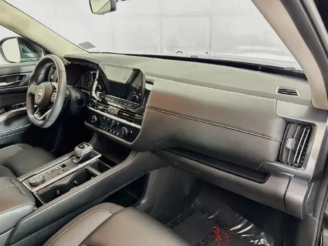 2025 Nissan Pathfinder SL 4WD