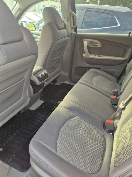 2011 Chevrolet Traverse LS