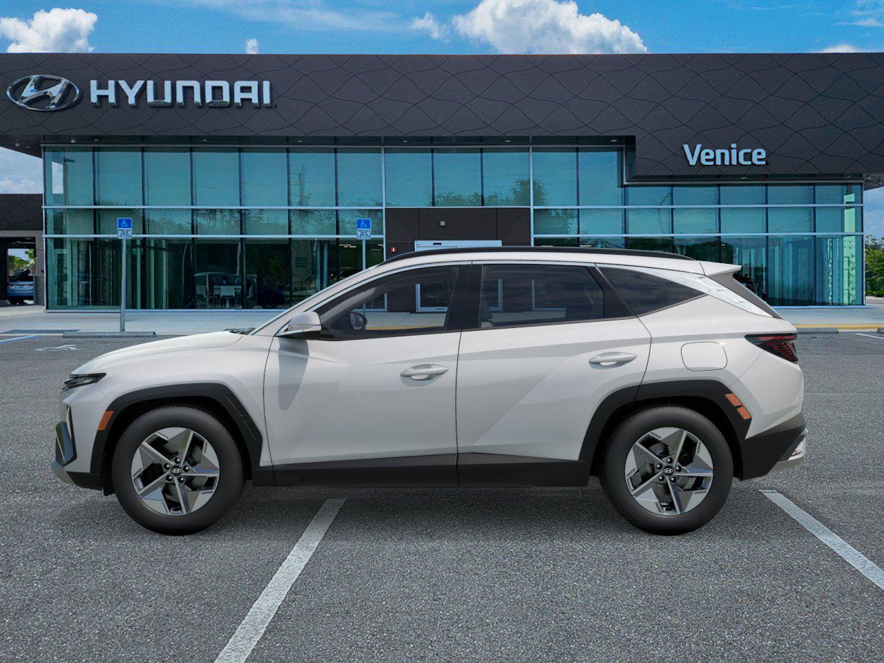 2026 Hyundai TUCSON HYBRID SEL Convenience - Image 3
