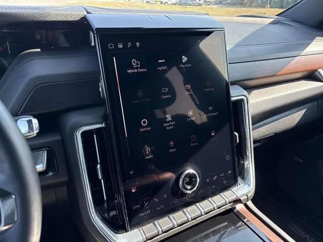 2025 GMC Yukon 4WD Denali