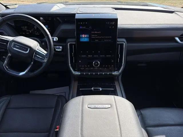 2025 GMC Yukon 4WD Denali