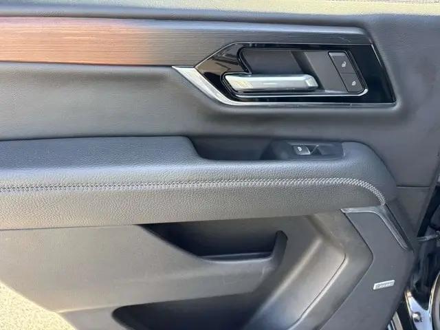 2025 GMC Yukon 4WD Denali