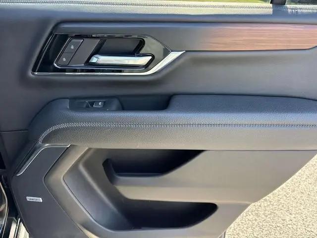 2025 GMC Yukon 4WD Denali