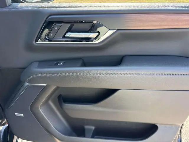 2025 GMC Yukon 4WD Denali