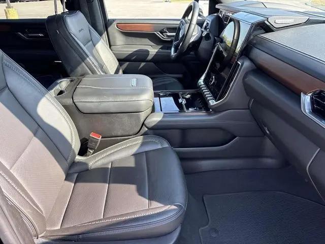 2025 GMC Yukon 4WD Denali