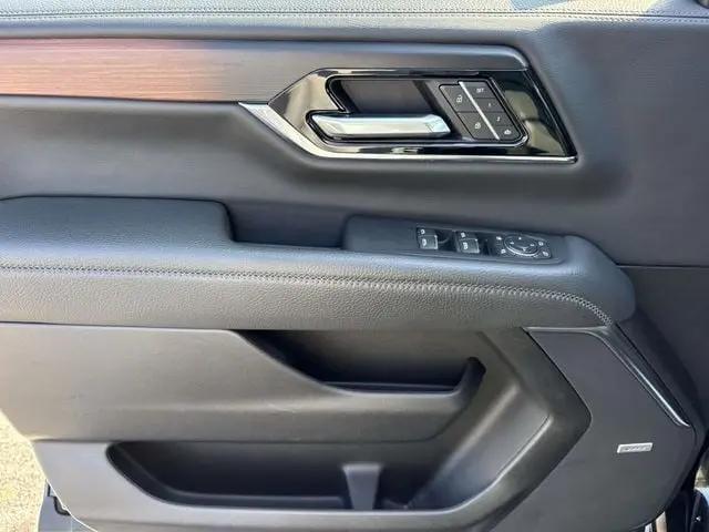 2025 GMC Yukon 4WD Denali