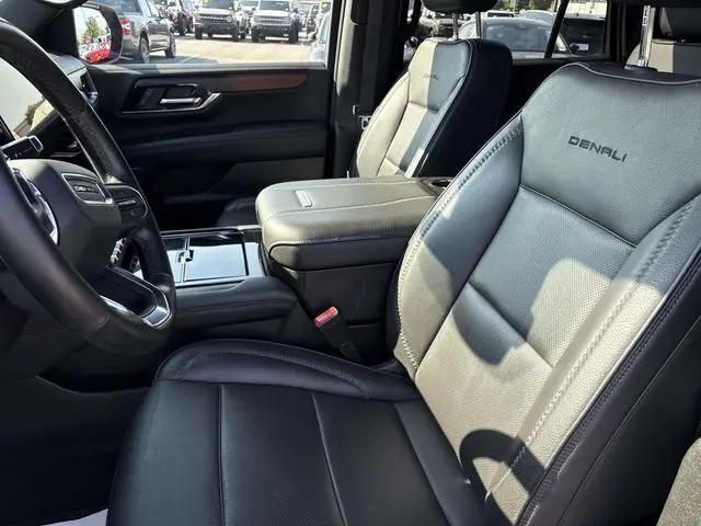 2025 GMC Yukon 4WD Denali