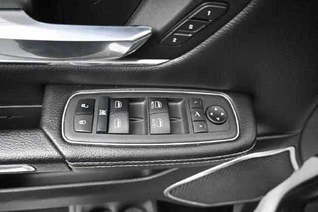 2022 Ram 1500 Laramie Crew Cab 4x4 57 Box