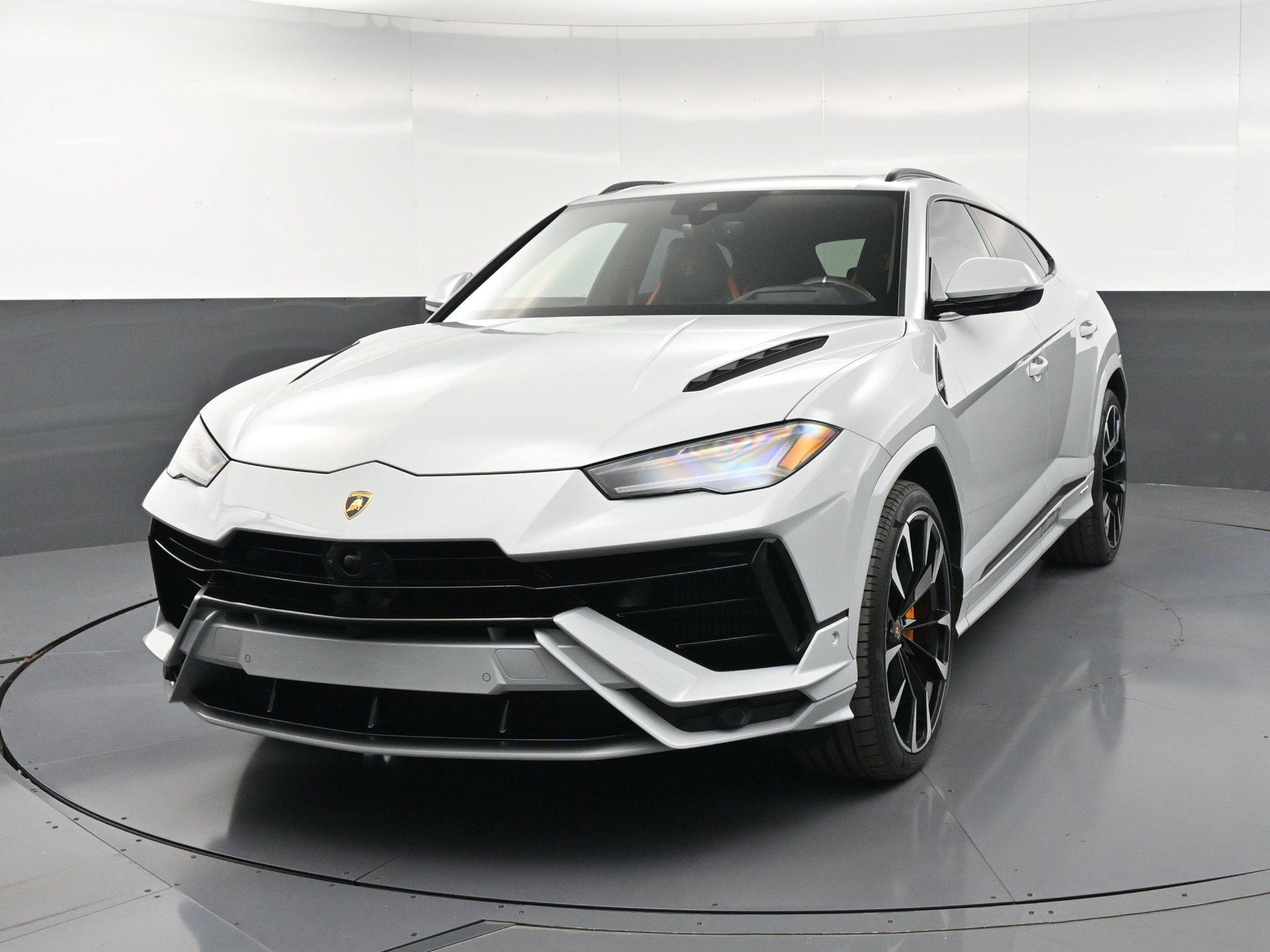 /2024 Lamborghini Urus