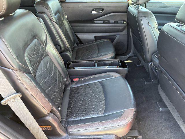 2022 Nissan Pathfinder Platinum 2WD