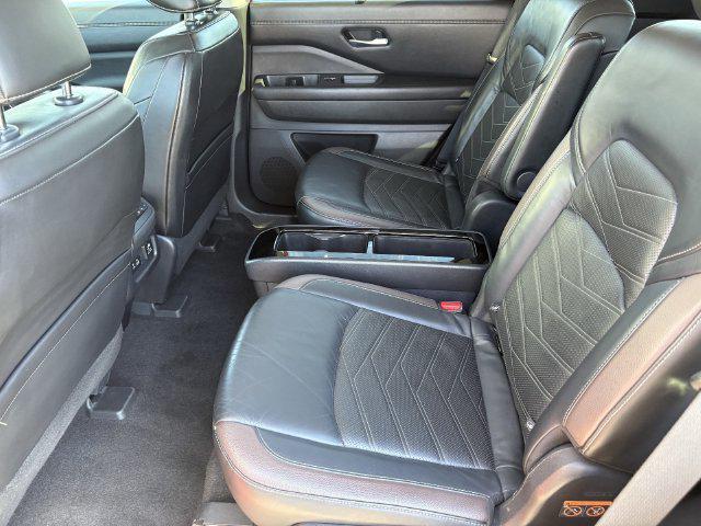 2022 Nissan Pathfinder Platinum 2WD