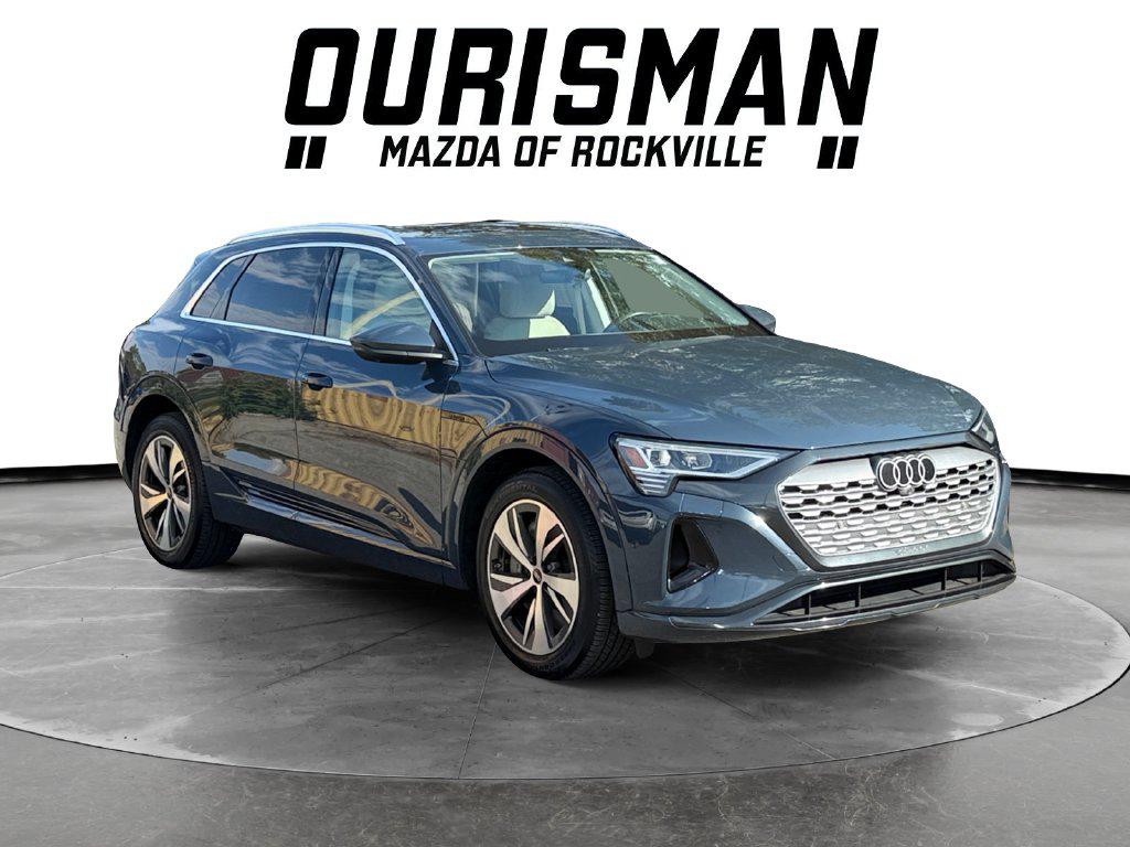 /2024 Audi Q8-E-TRON