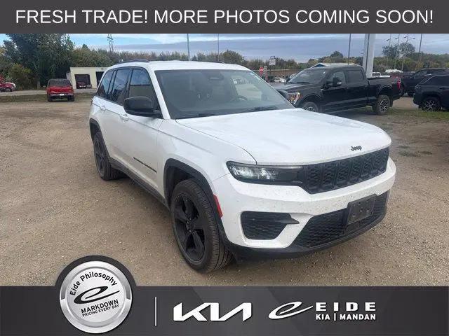 2022 Jeep Grand Cherokee Altitude 4x4 for sale in Mandan, ND