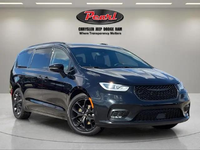 2025 Chrysler Pacifica Limited for sale in Peotone, IL
