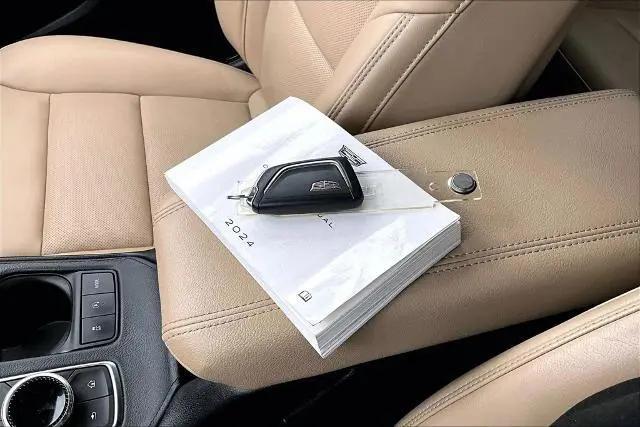 2024 Cadillac XT4 AWD Premium Luxury