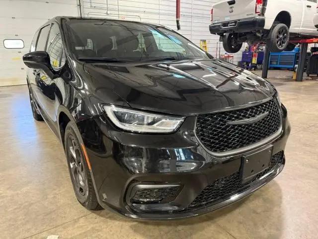 2023 Chrysler Pacifica Hybrid Touring L for sale in Galena, IL