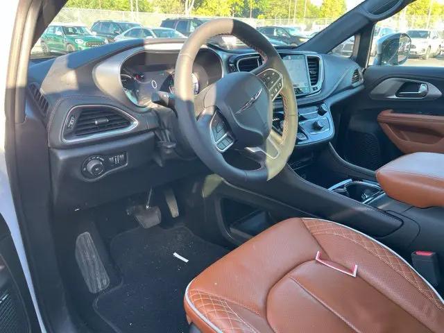 2025 Chrysler Pacifica Hybrid Pinnacle
