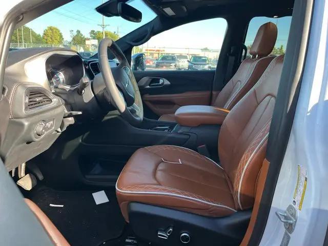 2025 Chrysler Pacifica Hybrid Pinnacle