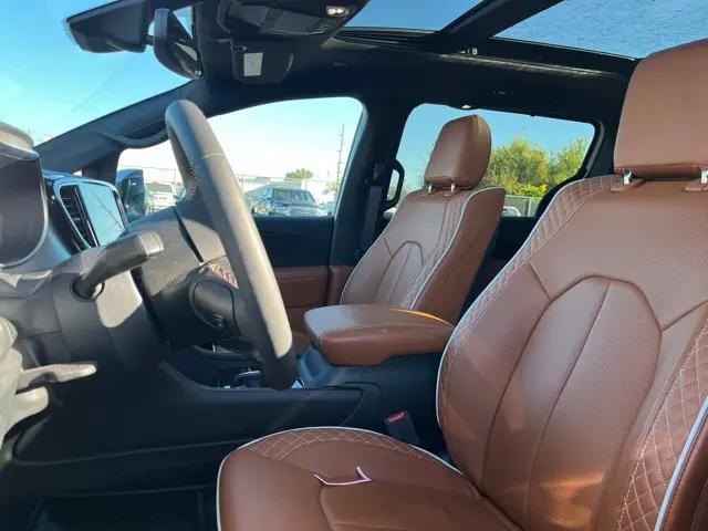 2025 Chrysler Pacifica Hybrid Pinnacle