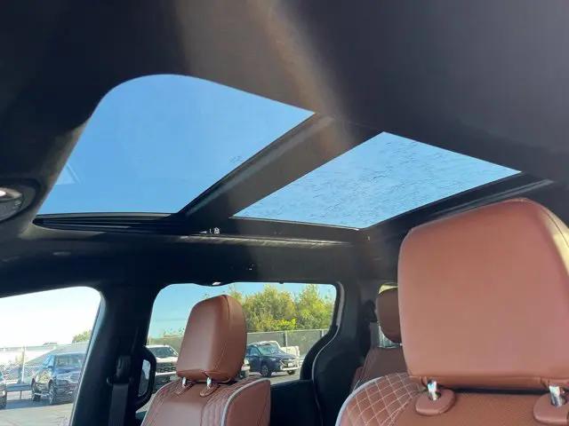 2025 Chrysler Pacifica Hybrid Pinnacle
