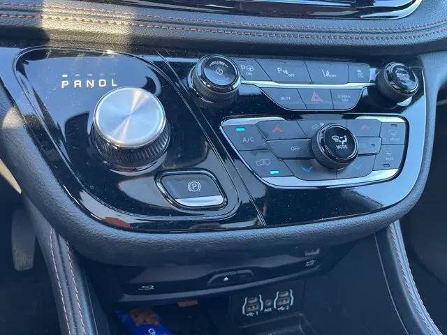 2025 Chrysler Pacifica Hybrid Pinnacle
