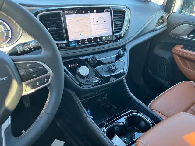 2025 Chrysler Pacifica Hybrid Pinnacle