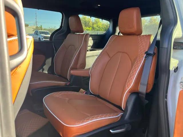 2025 Chrysler Pacifica Hybrid Pinnacle