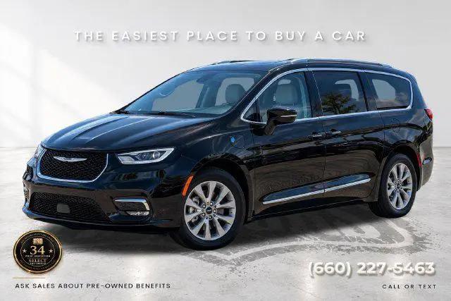 2023 Chrysler Pacifica Hybrid Touring L for sale in Clinton, MO