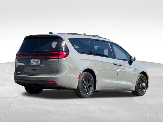 2023 Chrysler Pacifica Hybrid Touring L