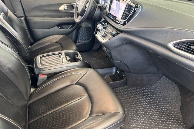 2023 Chrysler Pacifica Hybrid Touring L