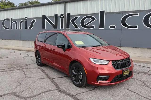 2025 Chrysler Pacifica Limited for sale in Broken Arrow, OK