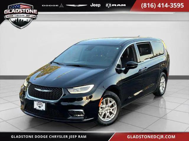 2025 Chrysler Pacifica Select for sale in Gladstone, MO