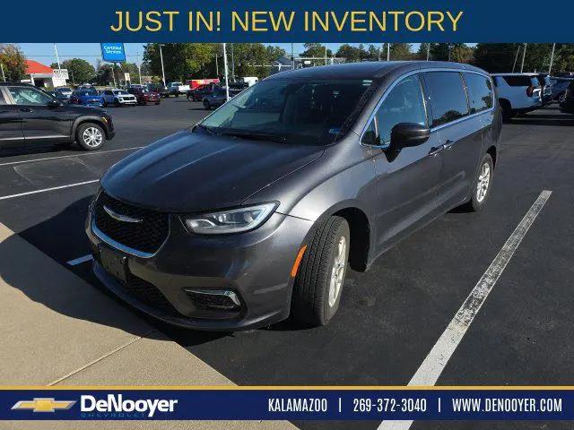 2023 Chrysler Pacifica Touring L for sale in Kalamazoo, MI