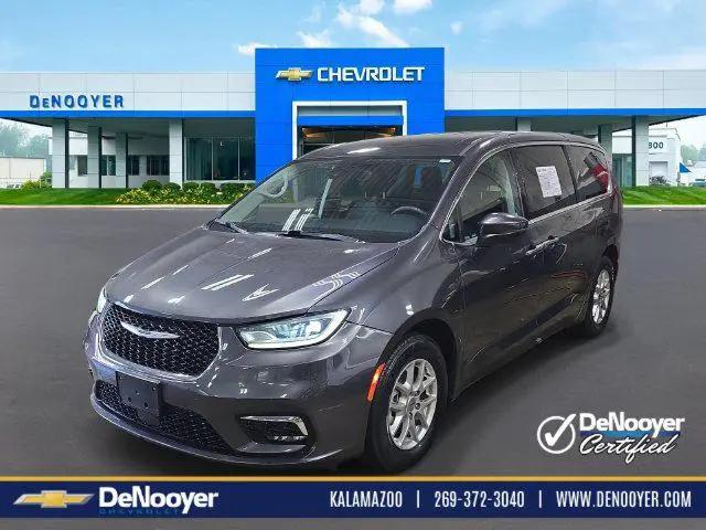 2023 Chrysler Pacifica Touring L for sale in Kalamazoo, MI