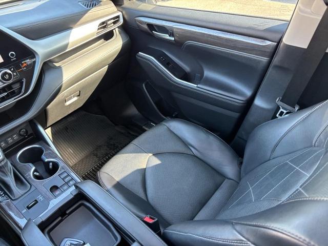 2023 Toyota Highlander Platinum