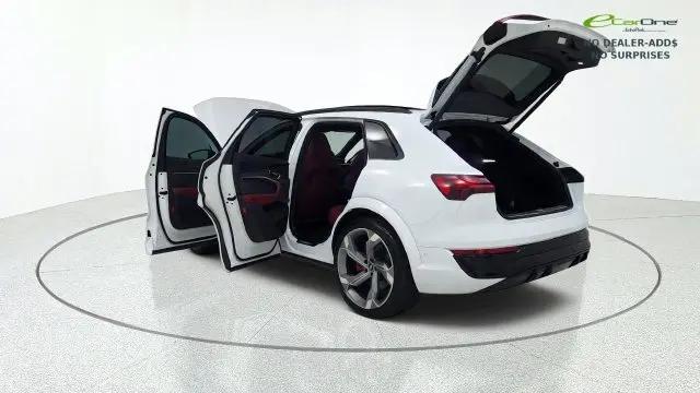 2024 Audi e-tron Prestige quattro