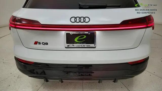 2024 Audi e-tron Prestige quattro