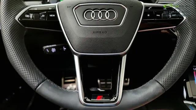 2024 Audi e-tron Prestige quattro