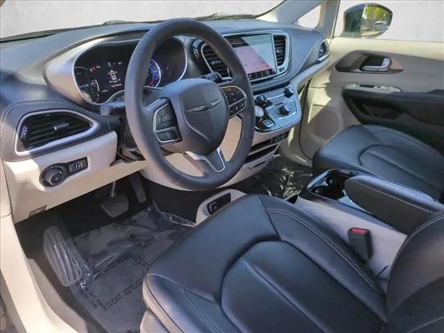 2024 Chrysler Pacifica Hybrid Select