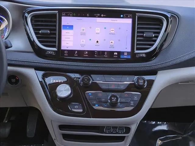 2024 Chrysler Pacifica Hybrid Select