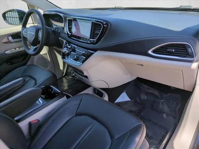 2024 Chrysler Pacifica Hybrid Select