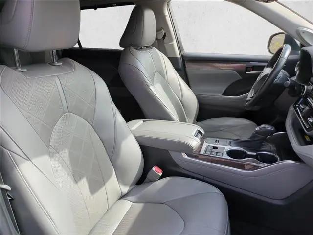 2023 Toyota Highlander Platinum