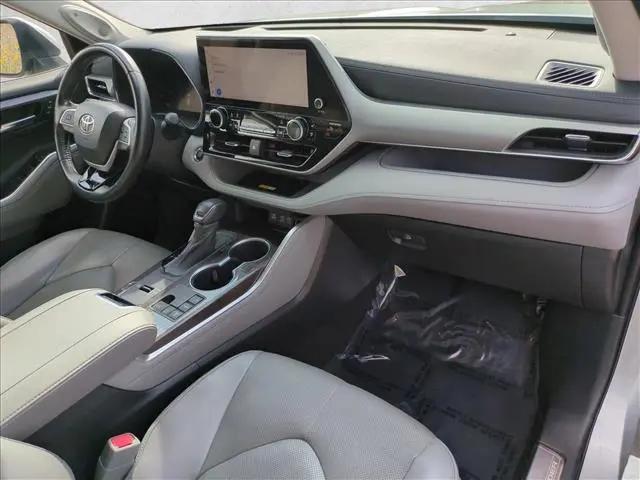 2023 Toyota Highlander Platinum