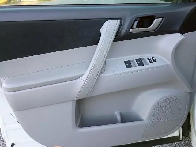 2011 Toyota Highlander Base V6