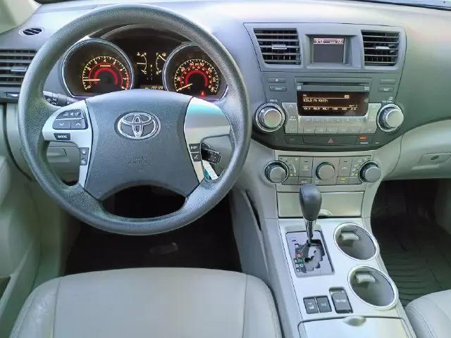 2011 Toyota Highlander Base V6