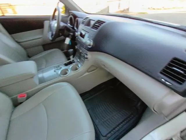 2011 Toyota Highlander Base V6