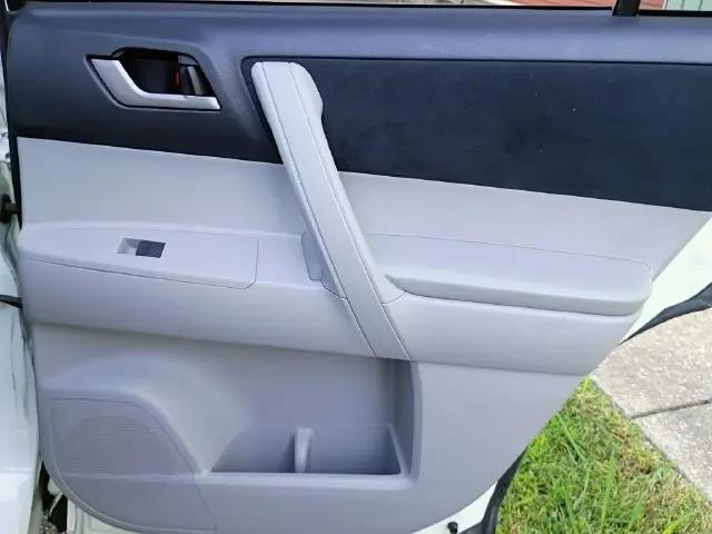2011 Toyota Highlander Base V6